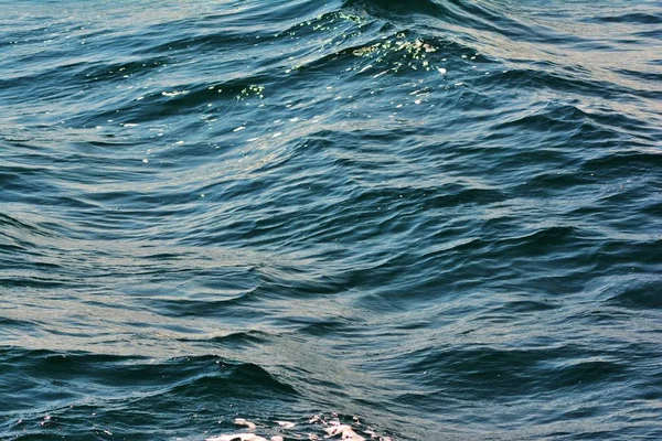 Textura Abstrata Ondulação Superfície Água Oceano Azul Claro Com Destaques — Fotografia de Stock