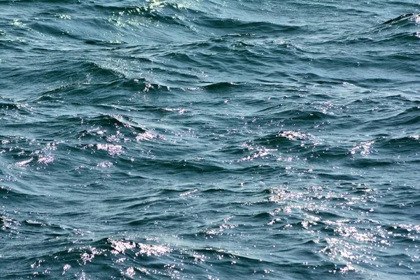 Абстрактная Текстура Рябь Прозрачной Голубой Поверхности Воды Океана Низкими Волнами — стоковое фото