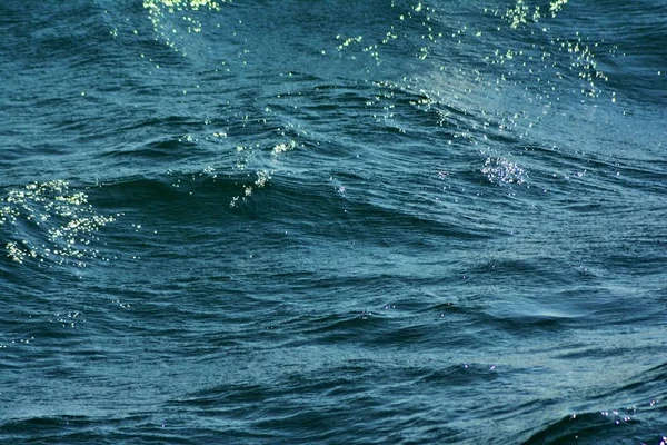 Textura Abstrata Ondulação Superfície Água Oceano Azul Claro Com Ondas — Fotografia de Stock