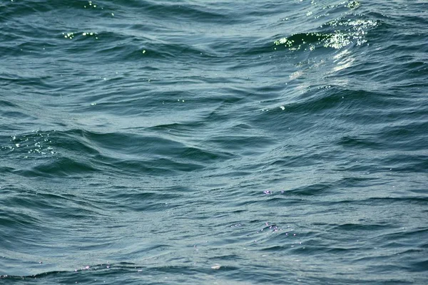 Textura Abstrata Ondulação Superfície Água Oceano Azul Claro Com Ondas — Fotografia de Stock