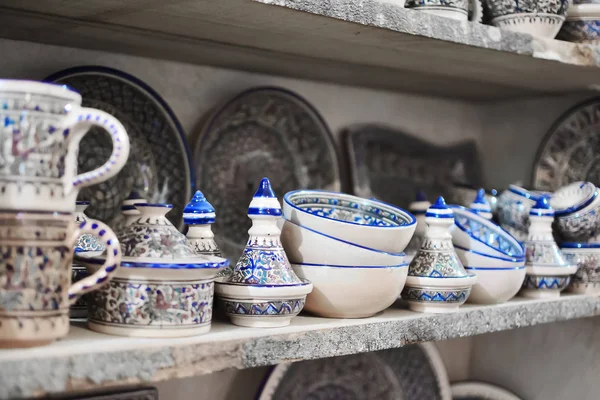 Unieke Handgemaakte Maaswerk Oosterse Traditionele Aardewerk Servies Gemaakt Van Natuurlijke Rechtenvrije Stockfoto's