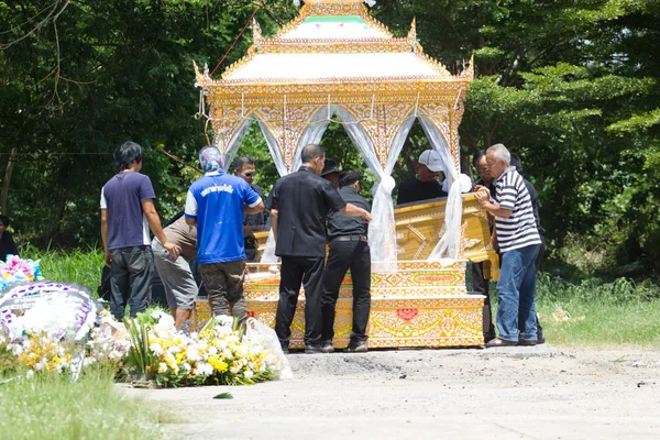 Chiang Mai Thailand Mai 2018 Nahaufnahme Unbekannte Legen Den Sarg — Stockfoto