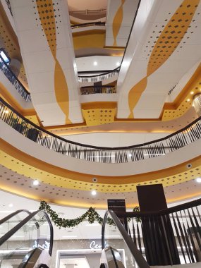 Khon Kaen, Tayland - 14 Kasım: uprisen bakış açısı Mağazası iç Central Plaza yürüyen merdivenler ile üzerinde 14 Kasım 2017 yılında Khon Kaen, Thailand.