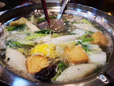Shabu Shabu ve Sukiyaki Tay Restoran bölümü mağazasında satılan