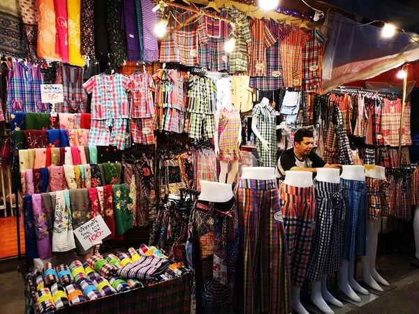 Loei Enero Hombre Identificado Vendiendo Telas Mercado Nocturno Chiang Khan —  Fotos de Stock