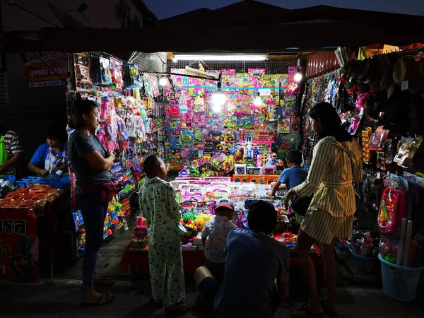 Loei Enero Niños Identificados Comprando Juguetes Mercado Nocturno Chiang Khan —  Fotos de Stock