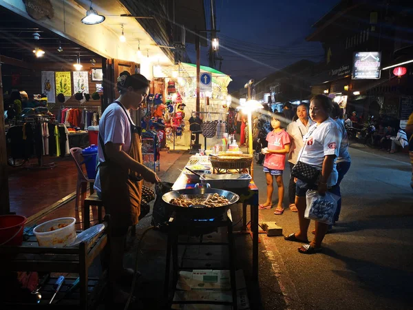 Loei January Unidentified Woman Selling Fried Food Chiang Khan Night — Stock Photo, Image