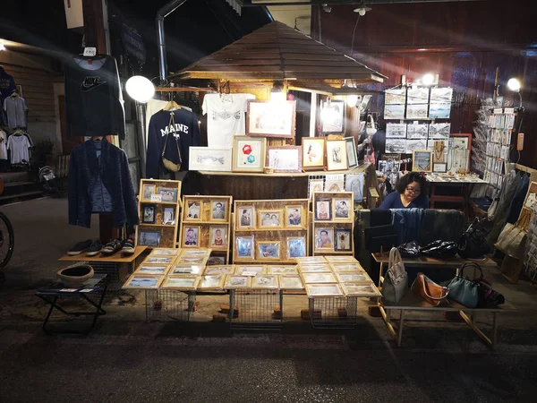 Loei Enero Hombre Identificado Vendiendo Dibujos Mercado Nocturno Chiang Khan —  Fotos de Stock