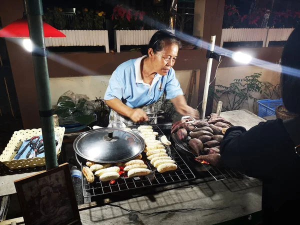 Loei Januar Uidentificeret Kvinde Der Sælger Grillet Banan Chiang Khan - Stock-foto