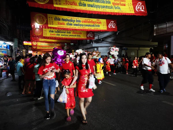 Nakhon Sawan Tajlandia Lutego Niezidentyfikowany Azji Ludzi Walkingin Ulicy Chiński — Zdjęcie stockowe