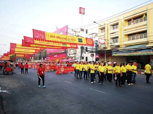 Nakhon Sawan Tajlandia Lutego Niezidentyfikowany Azji Ludzi Chodzenie Parada Smoków — Zdjęcie stockowe