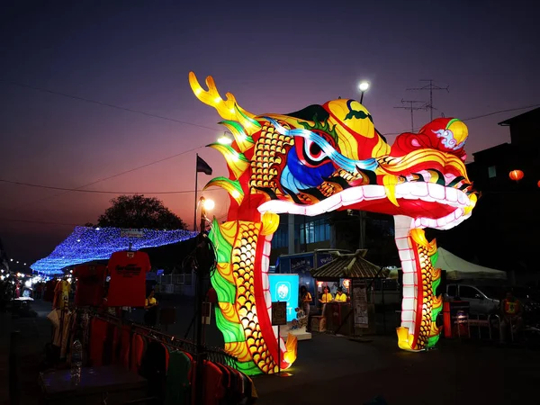 Nakhon Sawan Thailand Şubat Renkli Ejderha Fener Girişinde Çin Yeni — Stok fotoğraf