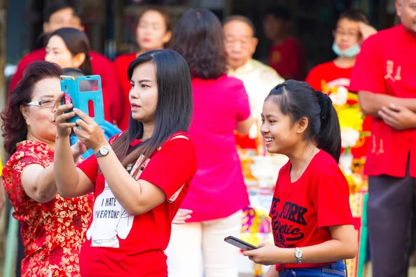 Nakhon Sawan Tajlandia Lutego Niezidentyfikowana Kobieta Azjatyckich Biorąc Zdjęcie Chiński — Zdjęcie stockowe