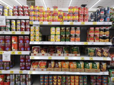 Chiang Rai, Tayland - 12 Şubat: konserve gıda çeşitli süpermarkette 12 Şubat 2019 Chiang rai, Tayland satılan.