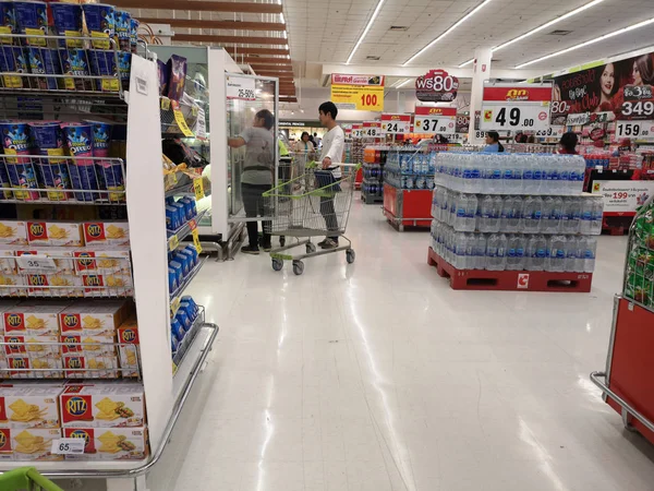 Chiang Rai Tailandia Febrero Personas Identificadas Eligiendo Bienes Supermercado Febrero —  Fotos de Stock