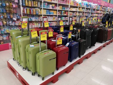 Chiang Rai, Tayland - 15 Şubat: bavul seyahat süpermarkette 15 Şubat 2019 Chiang rai, Tayland satılan.