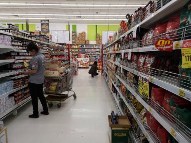 Chiang Rai, Tayland - 4 Mart: Kimliği belirsiz Asyalı işçi arran