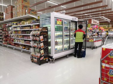 Chiang Rai, Tayland - 4 Mart: Kimliği belirsiz Asyalı erkek işçi 