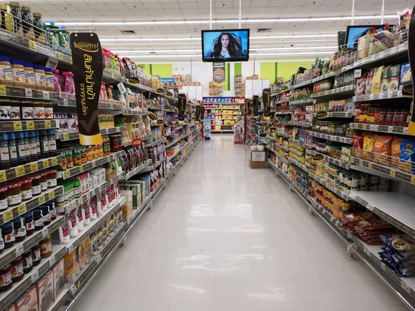 CHIANG RAI, THAILAND - MARCH 4 : background of aisle in supermar — Stock Photo, Image