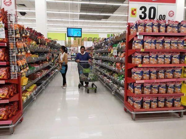 Chiang Rai, Tayland - 4 Mart: iki kimliği belirsiz Asyalı kadınlar lo