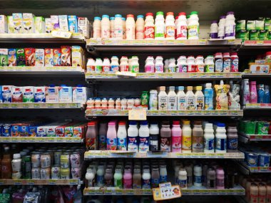 Chiang Rai, Tayland - 10 Ocak: rafta süt ürünleri markette 10 Ocak 2019 Chiang rai, Tayland satılan.