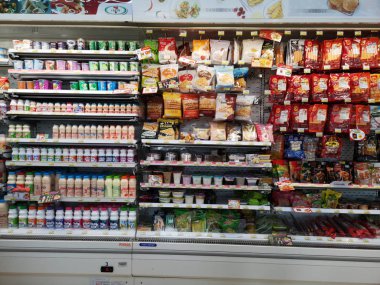 Chiang Rai, Tayland - 10 Ocak: süt ve süt ürünleri ve dondurulmuş gıda rafta markette 10 Ocak 2019 Chiang rai, Tayland satılan.