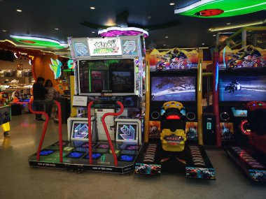 Chiang Rai, Tayland - 7 Mart 2019: makine mağazası arcade oyun ve eğlence bölgesinde 7 Mart 2019 Chiang rai, Tayland dans.