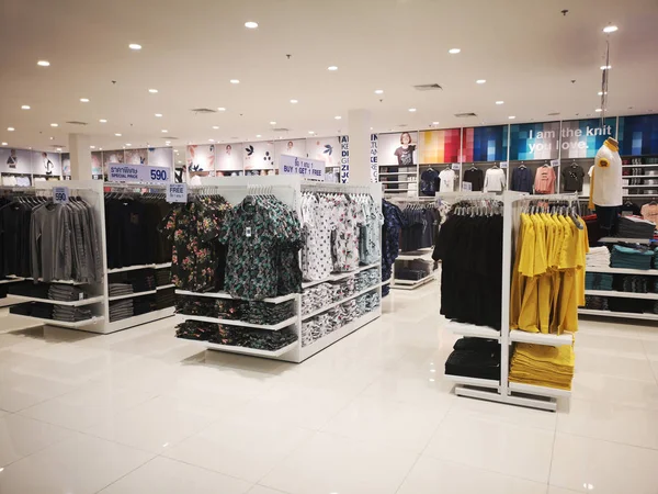 CHIANG RAI, THAILAND - MARCH 7, 2019: interior pusat perbelanjaan di department store pada 7 Maret 2019 di Chiang rai, Thailand . — Stok Foto