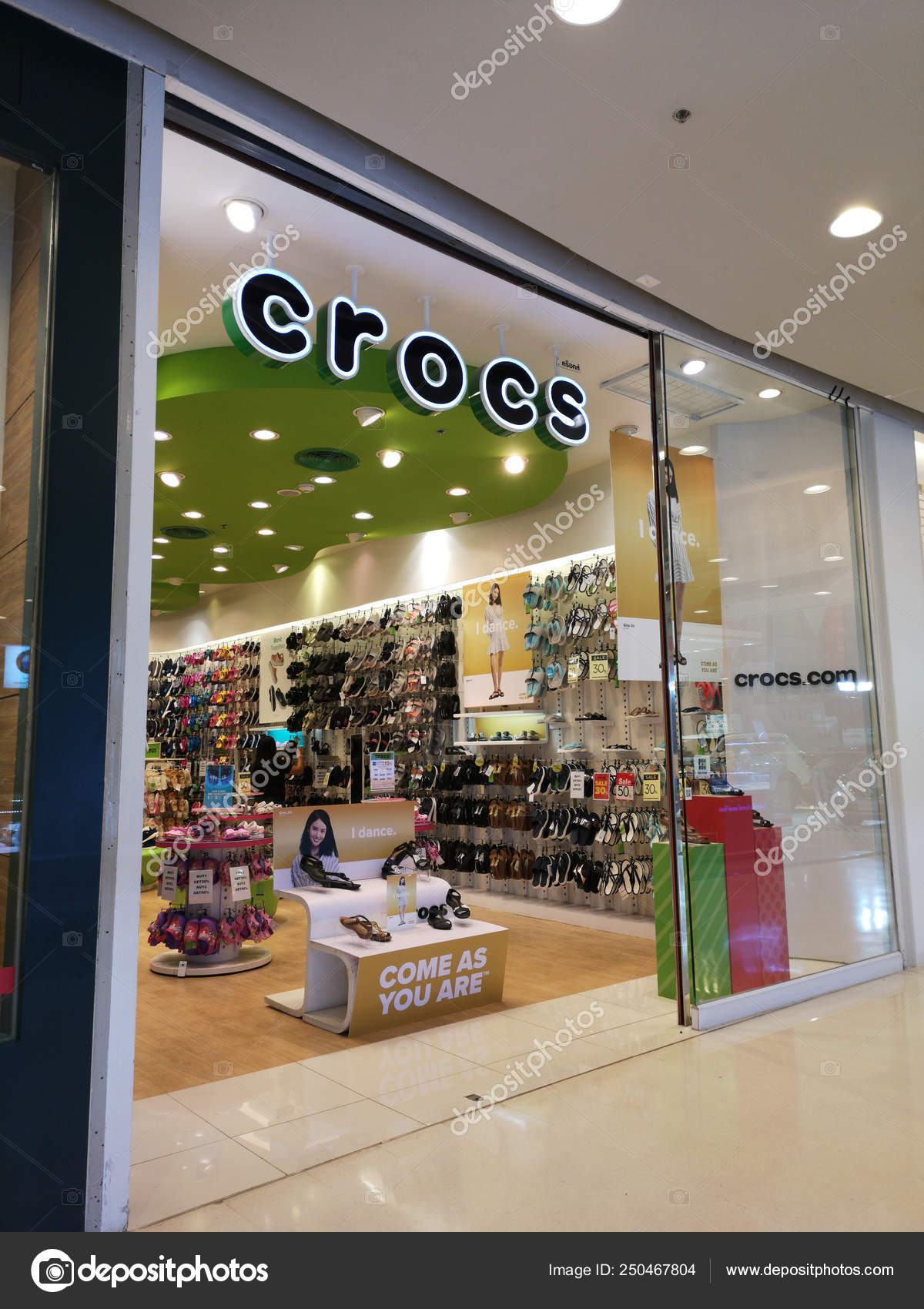 crocs seattle premium outlet