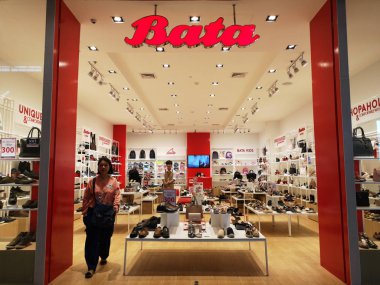 Chiang Rai, Tayland - 7 Mart 2019: Girişinde Bata footware alışveriş merkezi bölümü deposunda bulunan 7 Mart 2019 Chiang rai, Tayland, dış görünümünü.