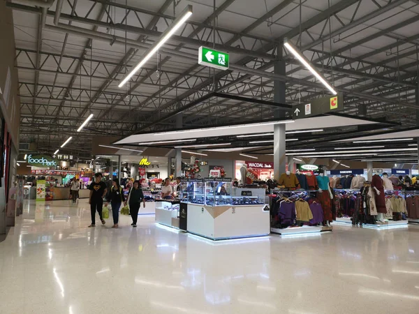 CHIANG RAI, THAÏLANDE - 7 MARS 2019 : personnes non identifiées visitant le grand magasin Big C le 7 mars 2019 à Chiang rai, Thaïlande . — Photo