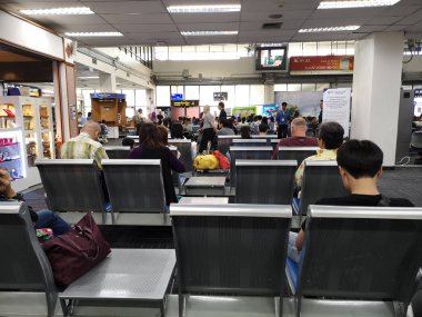 Chiang Rai, Tayland-Mart 29: bilinmeyen gezginler Mart 'ta havaalanında kapıda uçuş için bekleyen 29, 2019 Chiang Rai, Tayland.