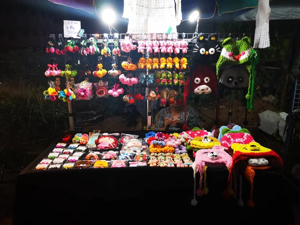 CHIANG RAI, THAILAND - JUNE 12 : souvenirs are sold in night walking street market  on June 12, 2019 in Chiang rai, Thailand. — Stock Photo, Image