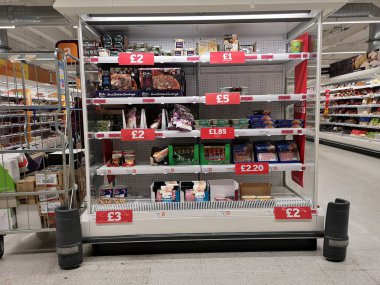 Londra, Uk - 7 Ekim: Süpermarkette dondurulmuş gıda 7 Ekim 2019 'da Londra, Uk' ta satıldı..