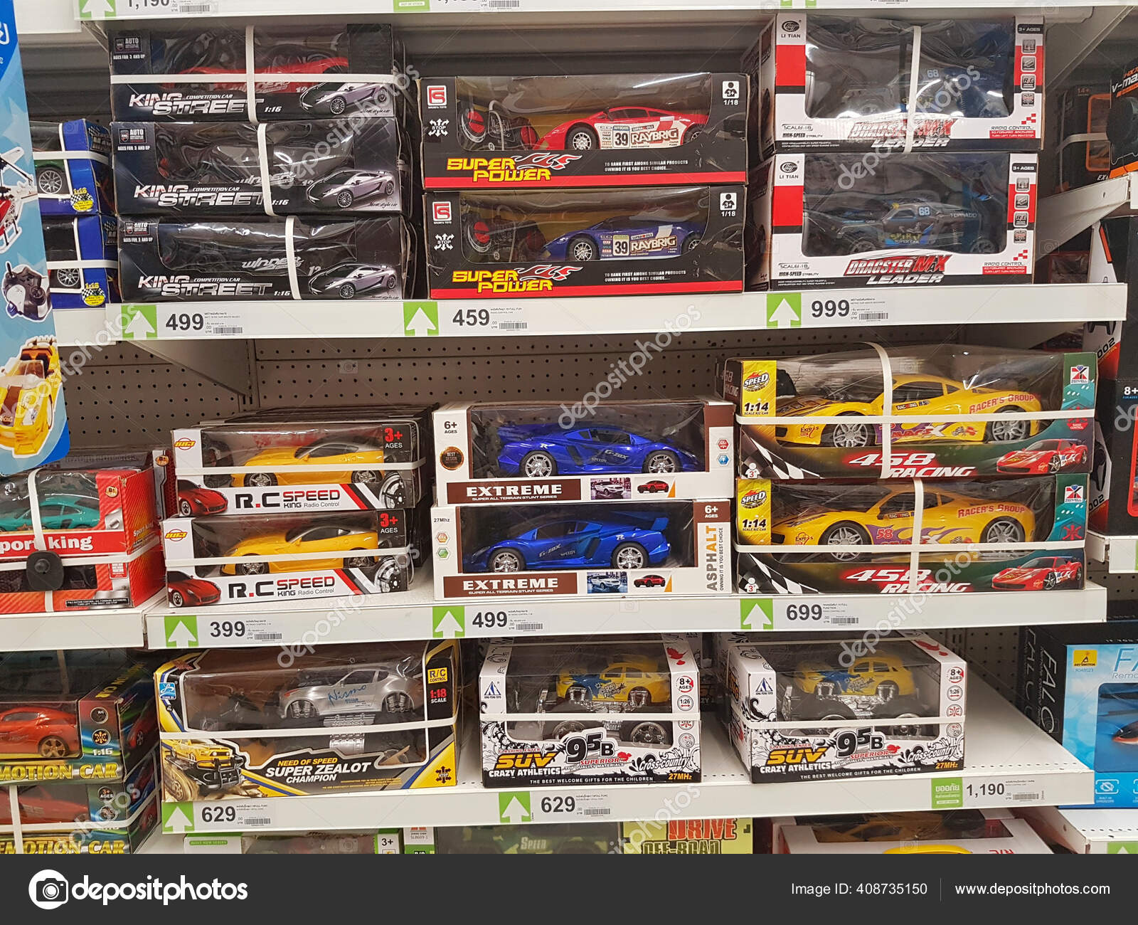 Thailand 9月3日年9月3日在泰国清莱超市货架上的汽车玩具 图库社论照片 C Ad