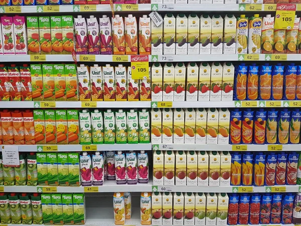 Chiang Rai Thailand Szeptember Változatos Gyümölcslevek Szupermarketek Polcán 2020 Szeptember — Stock Fotó