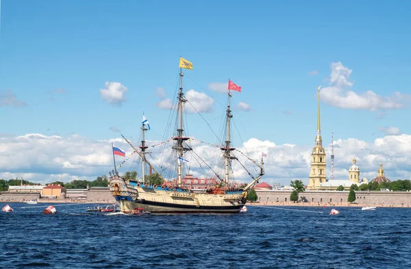 Petersburg Russland Juli 2020 Ein Rekonstruiertes Altes Historisches Segelschiff Steht — Stockfoto