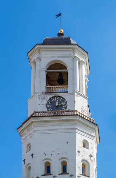 ヴィボルグ レニングラード地域 ロシア 2020年7月27日 歴史的な時計塔 垂直方向 選択的焦点 — ストック写真