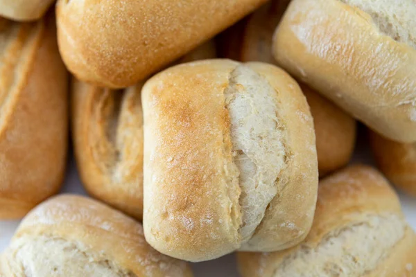 Rotolo Pane Primo Piano Con Bastoncini Pane Sullo Sfondo — Foto Stock