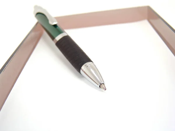 Jeden Długopis Papierze — Zdjęcie stockowe