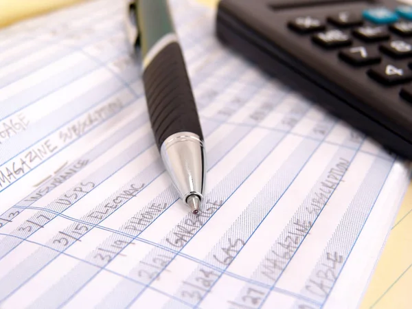 Papieren Lijst Met Tekstboek Met Pen Calculator — Stockfoto