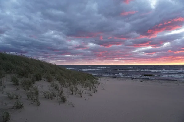 Tempo Pôr Sol Acima Mar Praia Areia — Fotografia de Stock