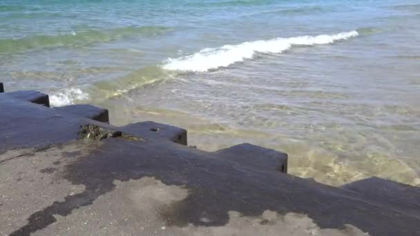 Cais Pedra Acima Tranquilo Mar Ondulado — Vídeo de Stock