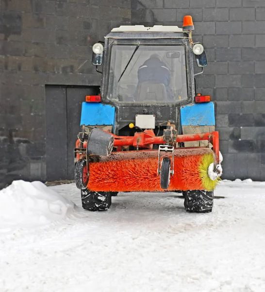 Short Break Work Cleaning Snow Snowfall Snowplow Stands Dark Wall — Stock Photo, Image