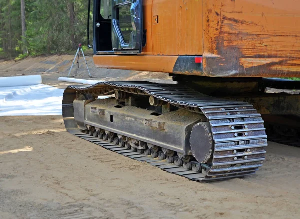 Road construction. Excavation. Lower rear of crawler excavator. — Stock Photo, Image