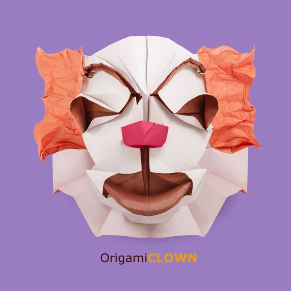 Origami papper clown ansikte isolerad på violett — Stockfoto