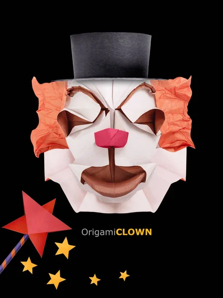 Лицо клоуна Оригами изолировано на фиолетовой — стоковое фото