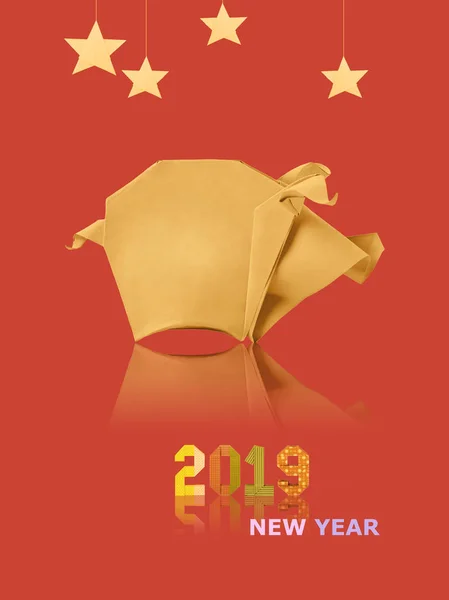 Kinesiska Zodiac Sign år av gris, papper skära gris, Happy kinesiska nyåret 2019 år av gris på röd — Stockfoto