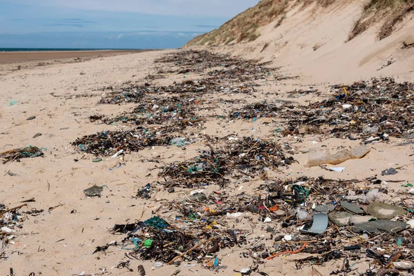 Resíduos Plástico Lavados Praia Fotos De Bancos De Imagens Sem Royalties