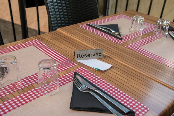 Reserverade Tecken Tabell Fransk Restaurang — Stockfoto